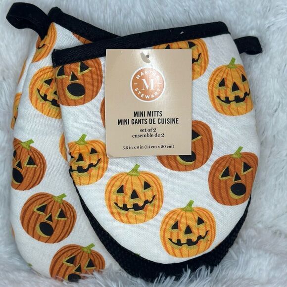 NWT Martha Stewart Halloween Fall Pumpkin Oven Mitts - Set of Two - Picture 2 of 8